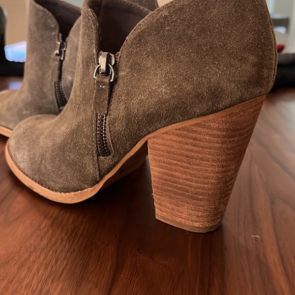 MIA Neutral Taupe Suede Booties, 8.5M - Picture 8 of 9